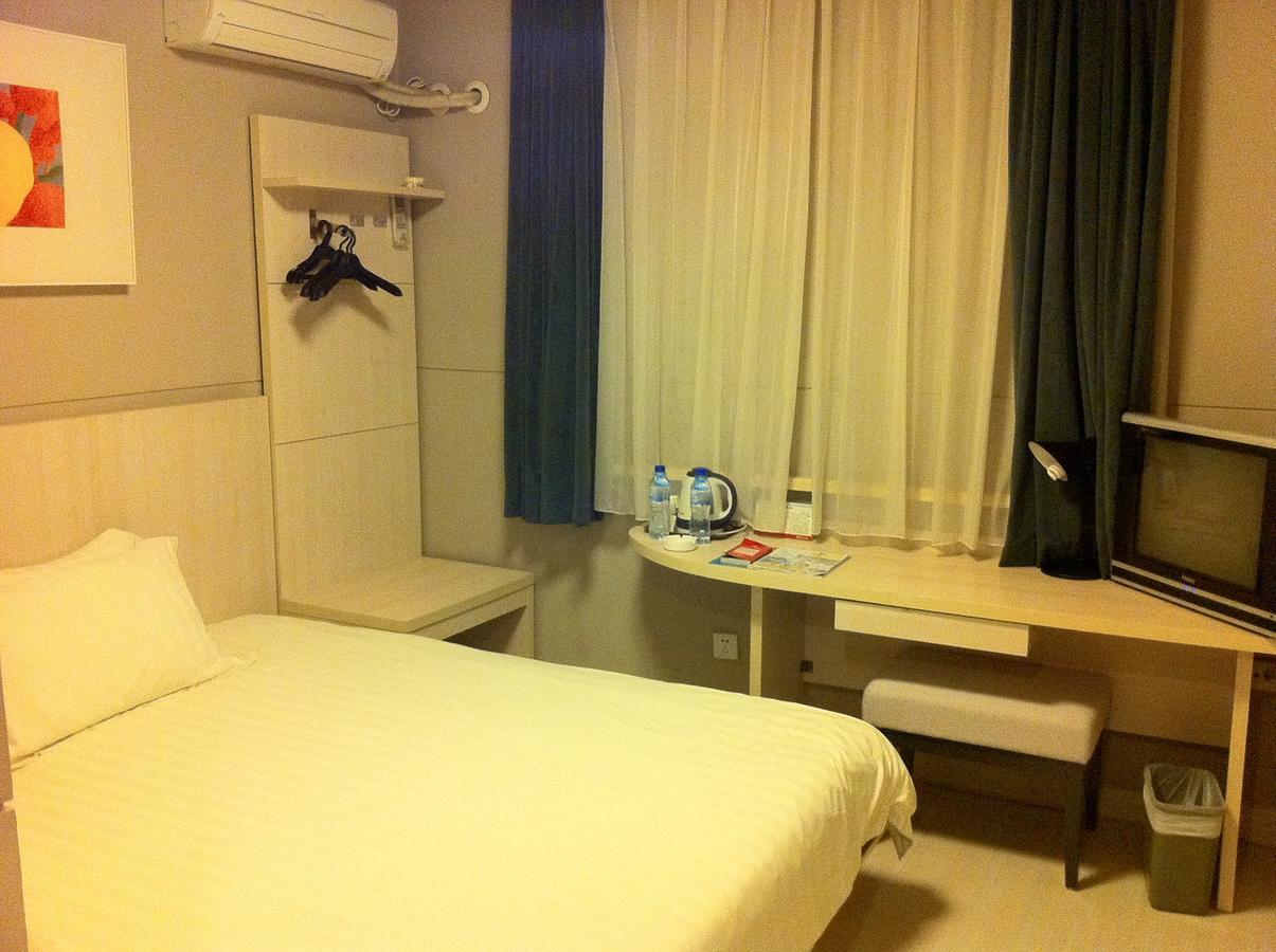 Jinjiang Inn Wuhan Optical Valley Finance Habour Екстериор снимка