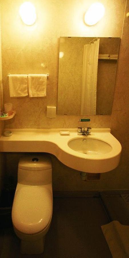 Jinjiang Inn Wuhan Optical Valley Finance Habour Екстериор снимка