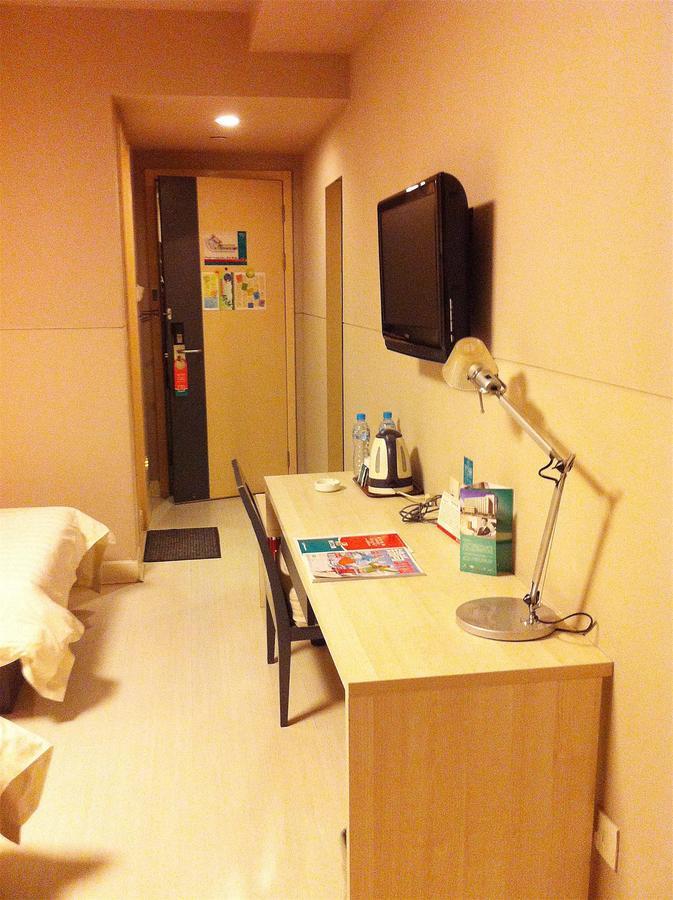 Jinjiang Inn Wuhan Optical Valley Finance Habour Екстериор снимка